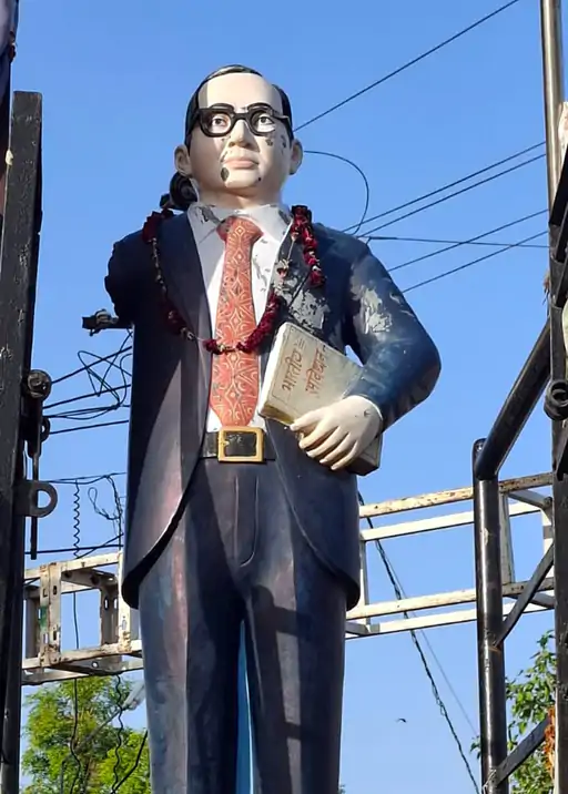 खांबल में आम्बेडकर जयंती से पहले मूर्ति तोड़ी — समाज में आक्रोश, सदर थाने में FIR दर्ज, नई मूर्ति और गिरफ्तारी की मांग
